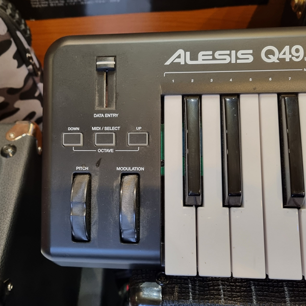 Alesis Q49 USB Midi billentyűzet / kontroller (Használt)