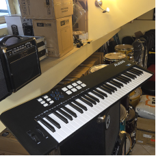 Alesis V61 MKII USB MIDI BIllentyűzet