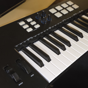 Alesis V61 MKII USB MIDI BIllentyűzet