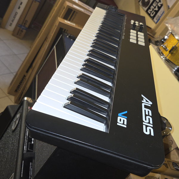 Alesis V61 MKII USB MIDI BIllentyűzet