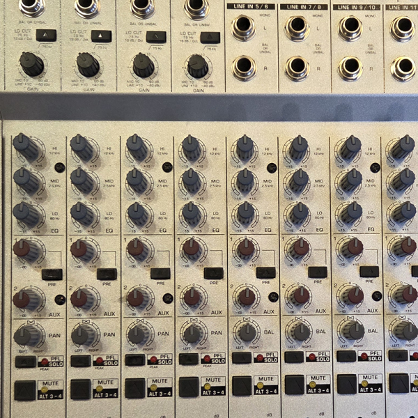 Behringer Eurorack 1604A Keverőpult (használt)