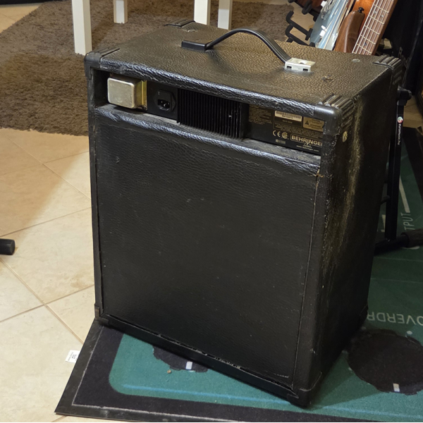 Behinger Ultrabass BX600 Basszusgitár Kombó (használt)