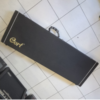 Cort CGC75 Basszusgitár Keménytok (használt) 