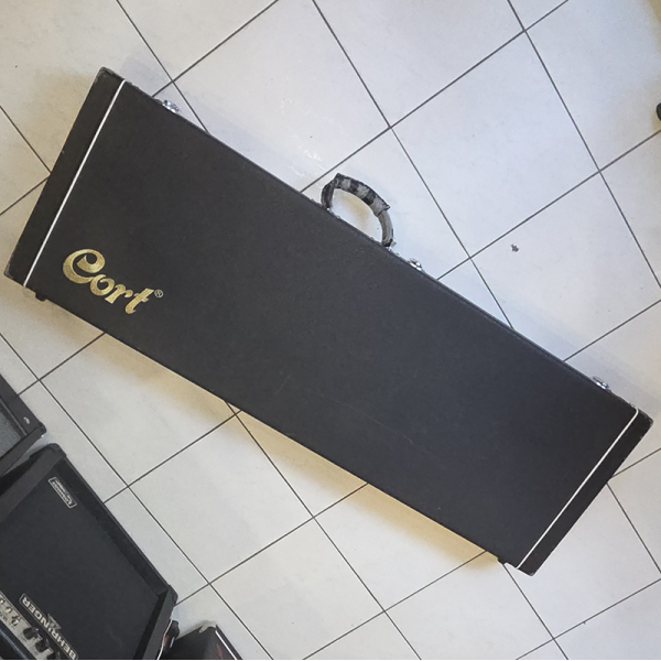 Cort CGC75 Basszusgitár Keménytok (használt) 