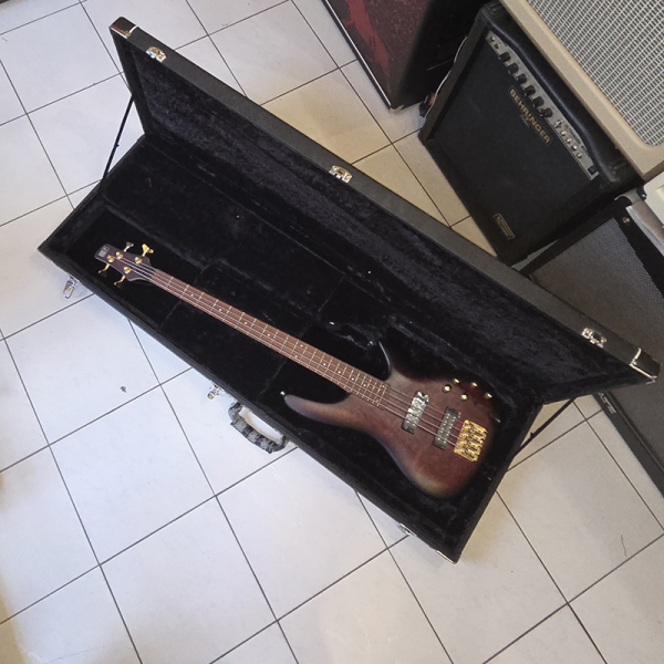 Cort CGC75 Basszusgitár Keménytok (használt) 