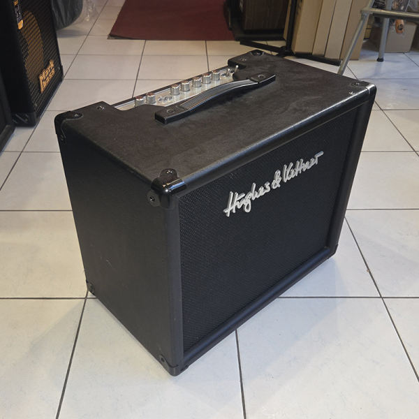 Hughes & Kettner Tubemeister 18  12" Csöves Gitárkombó (Használt)