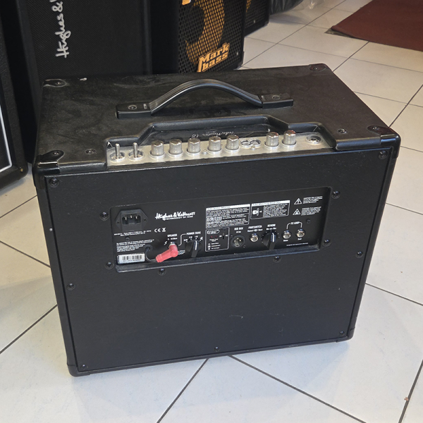 Hughes & Kettner Tubemeister 18  12" Csöves Gitárkombó (Használt)