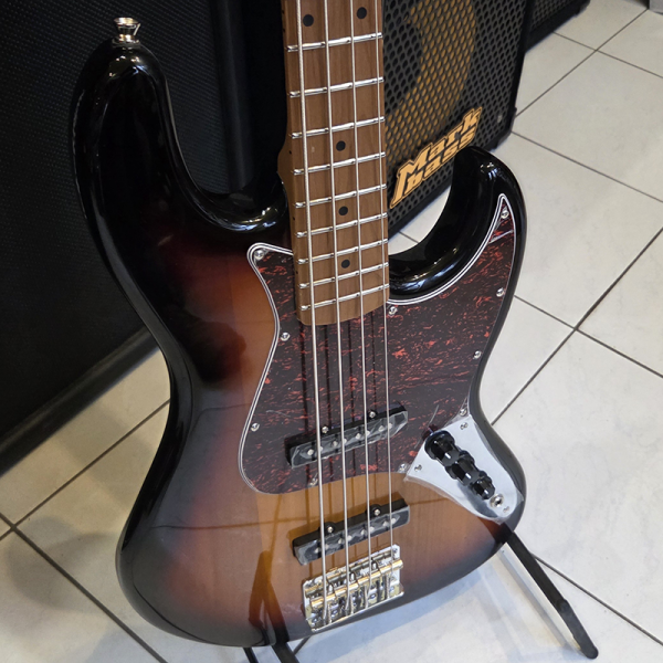 Jet JJB300SB Basszusgitár+ tok (Használt)