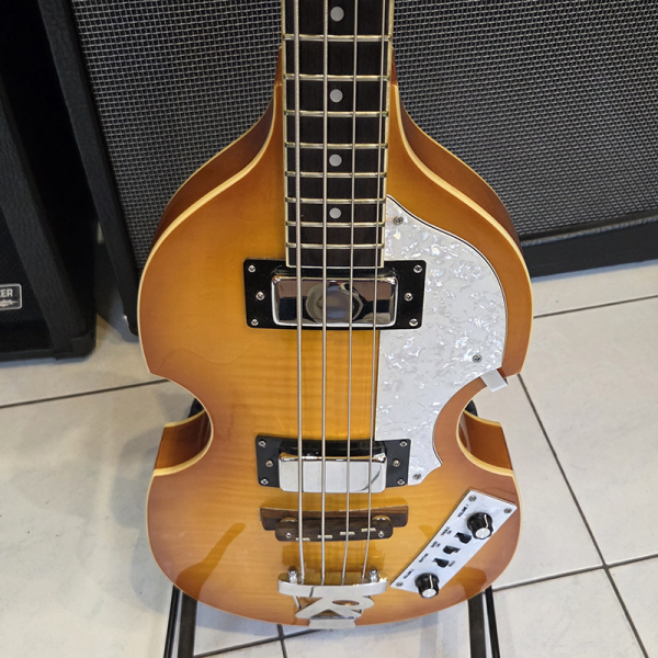 Rocktile Violin Basszusgitár (használt)