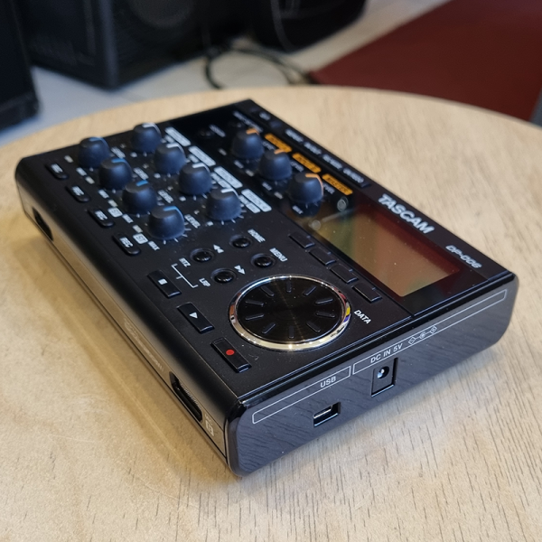 Tascam DP-006 6 csatornás digitális pocketstudio Felvevő (Használt)