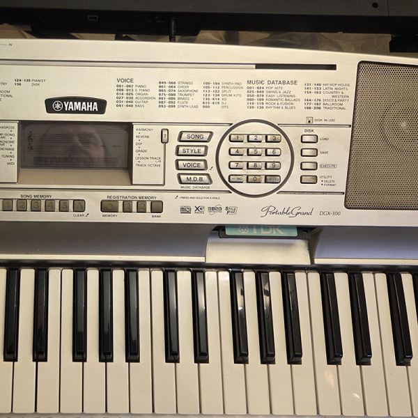 Yamaha DGX300 Szintetizátor (használt)