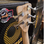 Warwick Rockbass Corvette $$ 5 Honey Violin Transparent Satin Basszusgitár