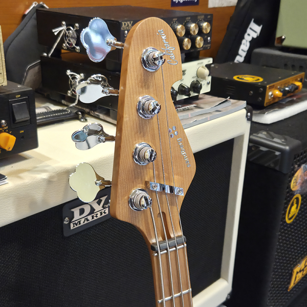 Sandberg California TM4 Super Light Basszusgitár (matt natúr)