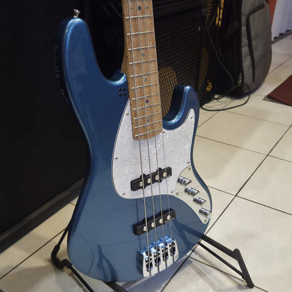 Sandberg California TT4 Lake Placid Blue Basszusgitár