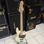 Sandberg California TT4 Lionel 30" Basszusgitár (Krém színű)