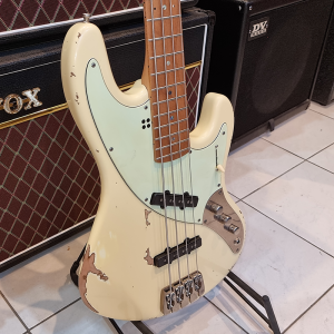 Sandberg California TT4 Hardcore Aged Umbo Signature Basszusgitár (Creme) Sandberg California TT4 Hardcore Aged Umbo Signature Basszusgitár (Creme)