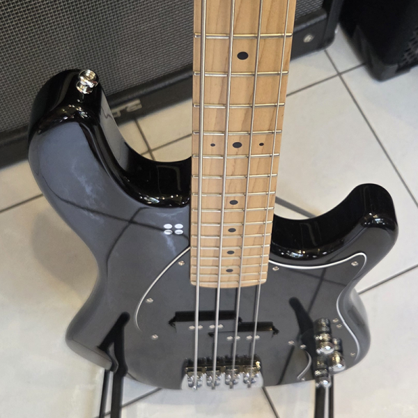 Sandberg California VS4 Lionel 30" Basszusgitár (fekete)