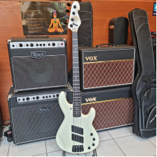 Sandberg Panther VM4 Basszusgitár (krém )
